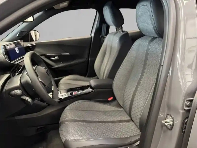 Peugeot 2008 hybrid 145 e-dcs6 — photo 11