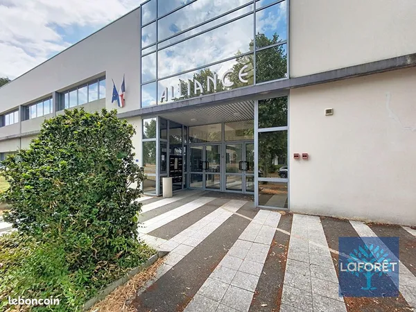 Bureaux 1113 m² BRUZ