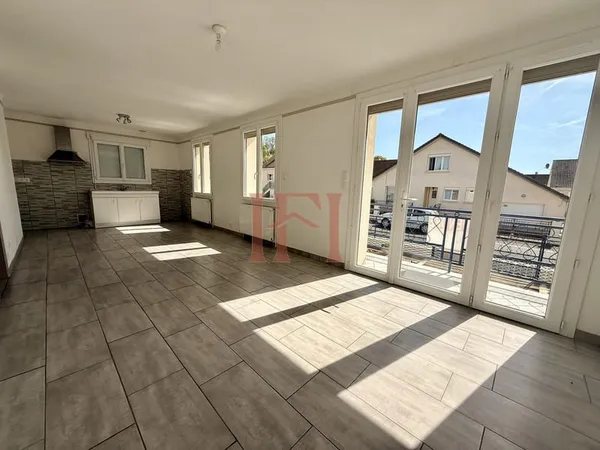 A LOUER MAISON PAVILLON SUR S/SOL - 12 MIN A PIED DU CENTRE