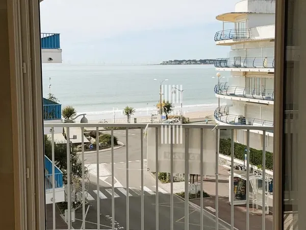 Lajarrige, 3 pièces rénové avec stationnements