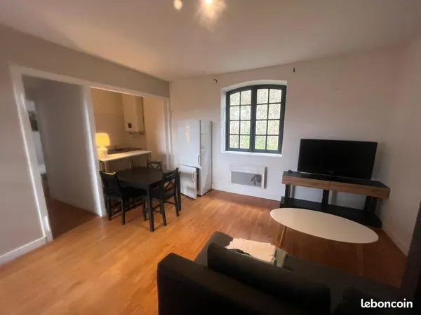 À LOUER - Appartement 37 m² avec balcon couvert de 10 m² et parking - Disponible immédiatement
