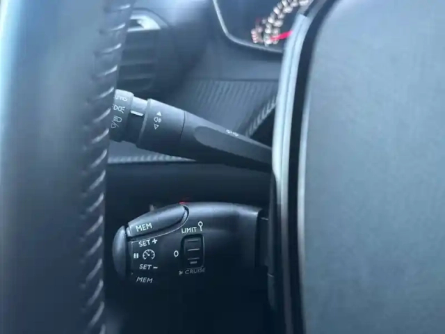 Peugeot 208 puretech 100 s&amp;s bvm6 — photo 19