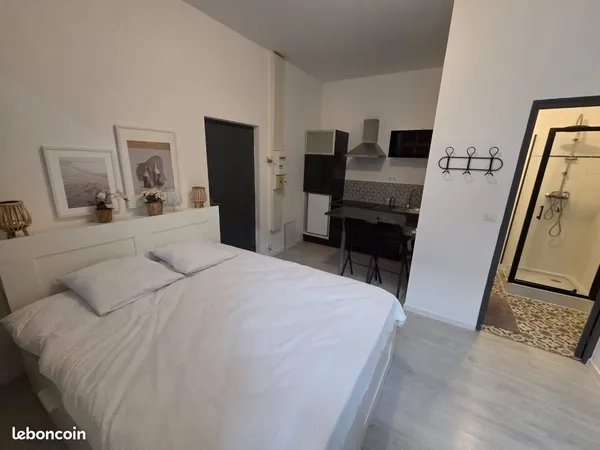 Studio meublé a 2 pas université et commerces