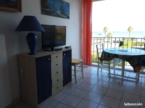 Studio face mer plage a 50 mètres