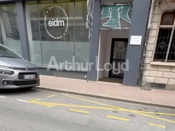 Local commercial 300 m²
