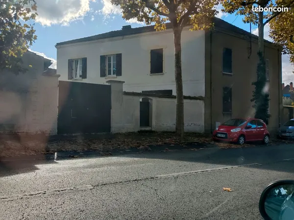Maison (R+1+Comble à aménager ) à réaménager selon ses goûts, à 7 mns à pieds gare RER A Sucy