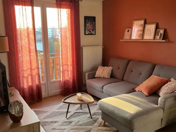 Annecy | T3 Meublé 56m² - Dernier étage, Balcon & Vue Montagnes