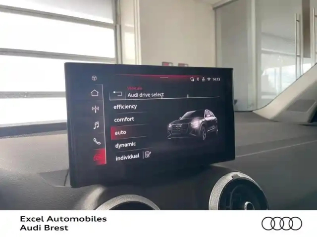 Audi Q2 35 tfsi 150ch design s tronic 7 — photo 12