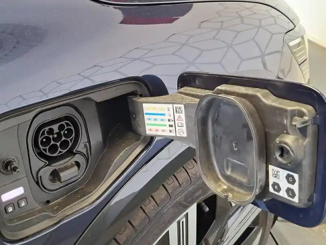 Renault Megane e-tech ev60 220 ch super charge — photo 33