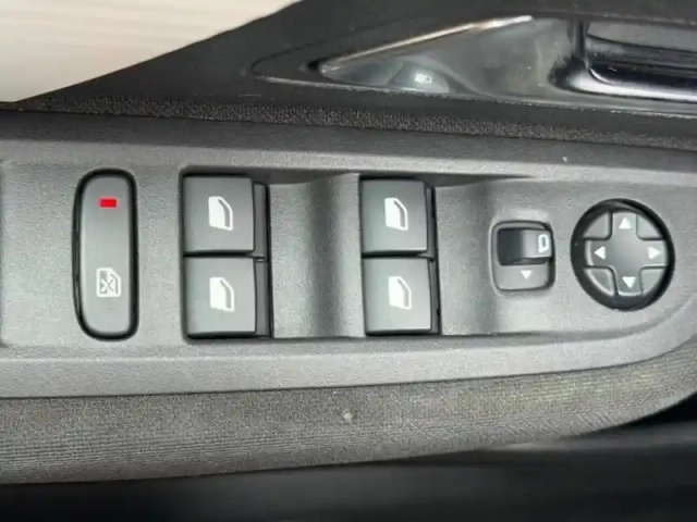 Citroën C4 essence 130ch s&amp;s feel eat8 — photo 15