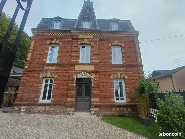 Maison 8 pièces 218 m²