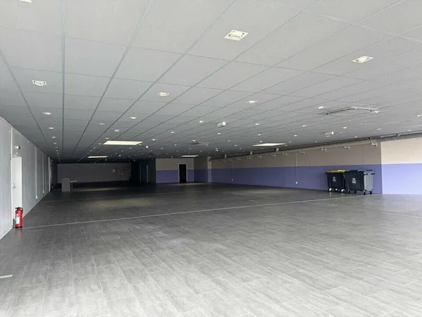 Local commercial 1000 m²