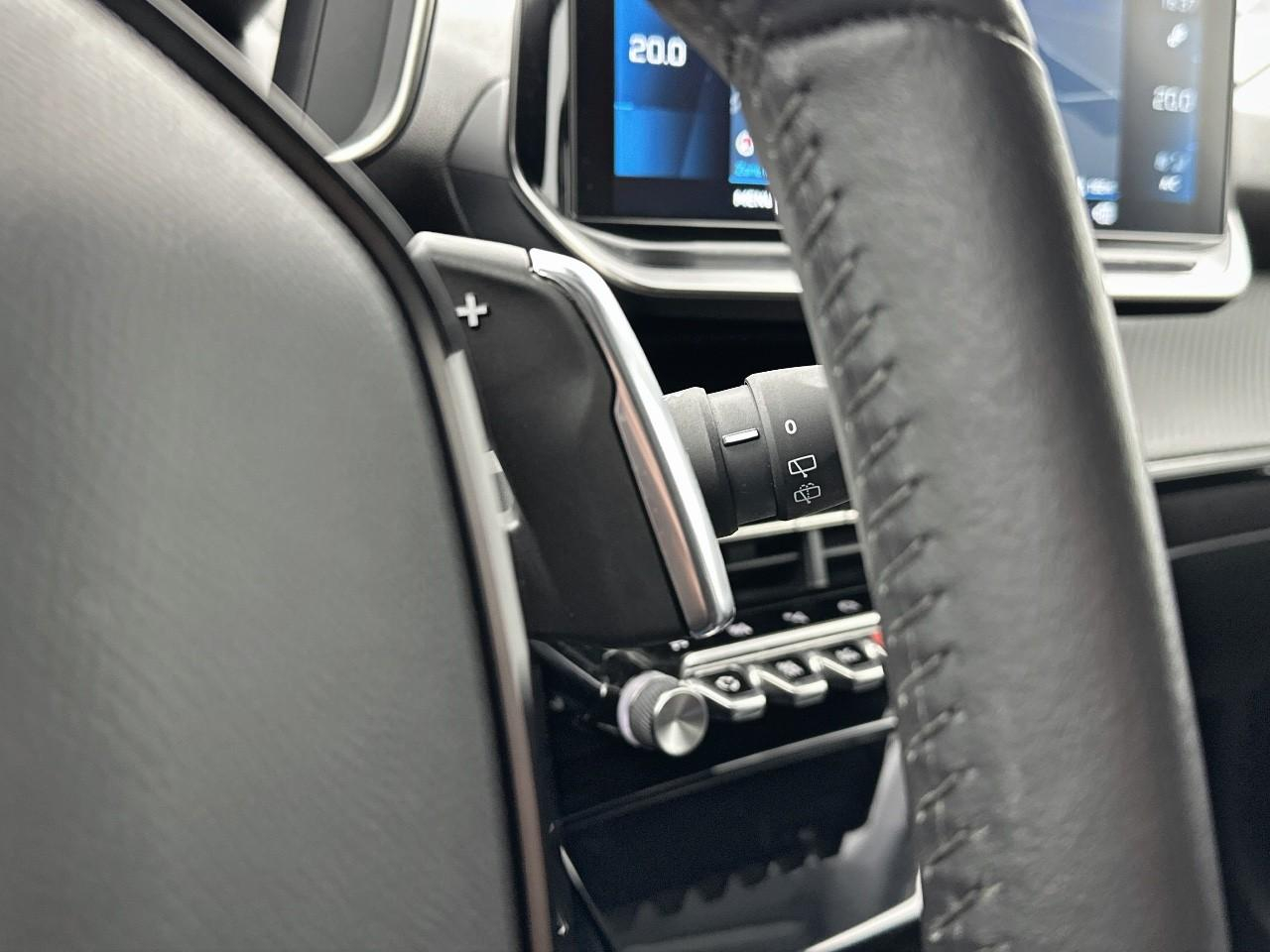 Peugeot 208 puretech 100 s&s eat8 style — photo 22