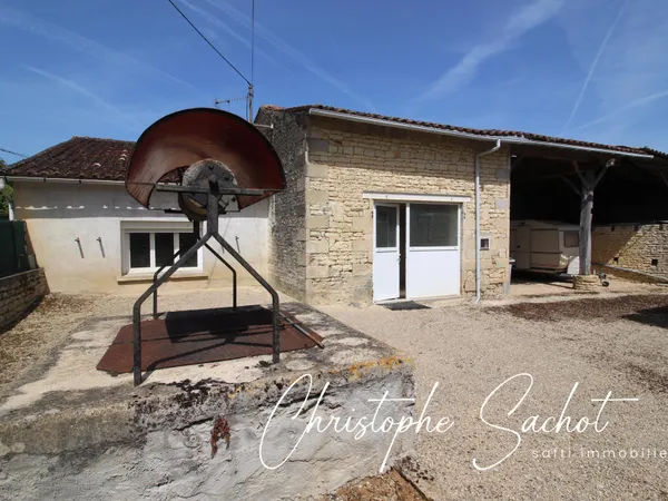 Maison habitable à rénovée, avec 3 chambre, bâtiments éxtérieur
