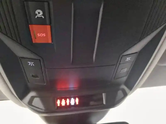 Peugeot 308 phev 180 e-eat8 — photo 9