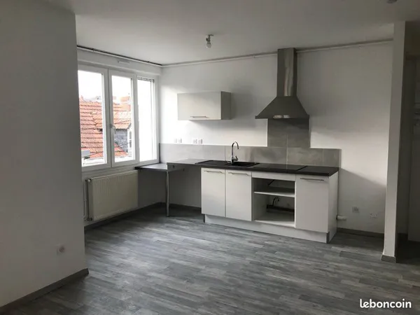 À louer appartement 2e étage- Montluçon