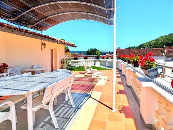 Ensemble immobilier d'exception à Mazamet : 2 appartements, toit-terrasse, atelier et grandes caves