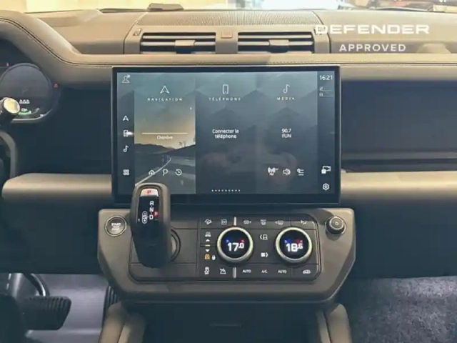 Land Rover Defender 110 2.0 p300e phev x-dynamic hse — photo 9