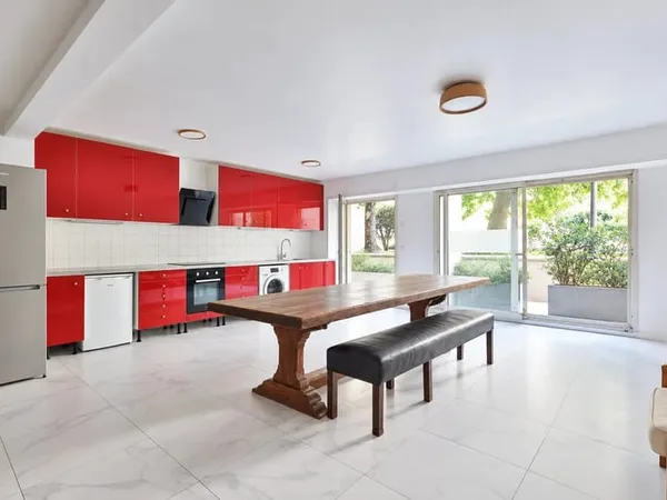 75016 - RUE JEAN BOLOGNE/PASSY PLAZA - BEAU 3 PIECES 95M² EN REZ DE JARDIN