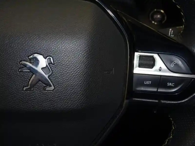 Peugeot 2008 1.2 puretech 130ch s&amp;s gt — photo 13
