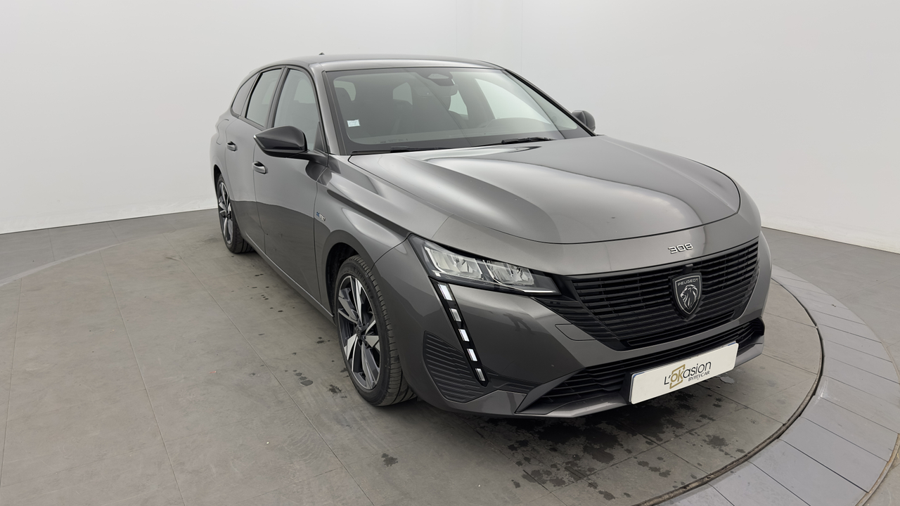 Peugeot 308 SW PHEV 180 e-EAT8 — photo 7