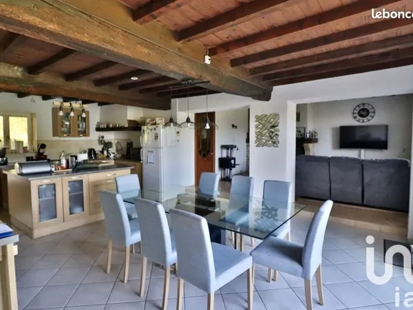 Propriété 8 pièces 199 m²