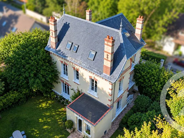 Maison 9 pièces 210 m²