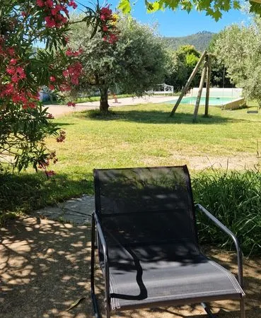 Propriété provençale en pierres - 5 chambres - Piscine - Terrain arboré 3 230 m² - Dépendances