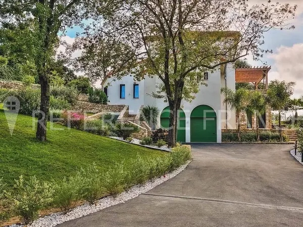 Villa 6 pièces 226 m²