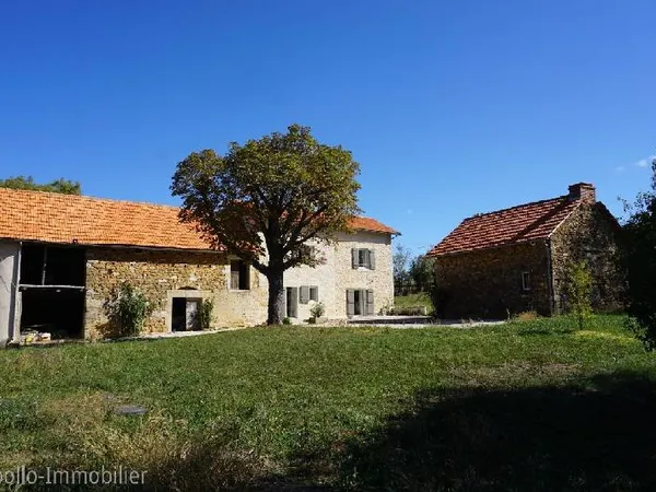 Maison de caractère avec grange et terrain
