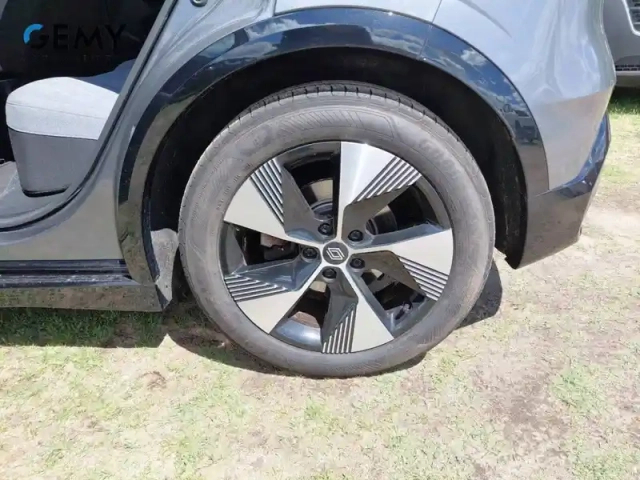 Renault Megane e-tech ev60 220 ch super charge — photo 11