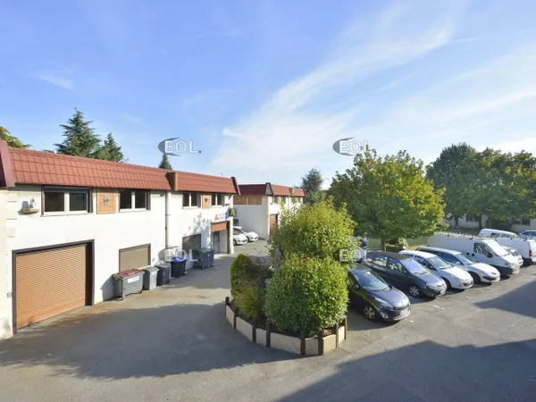 Local d'activité 228 m²