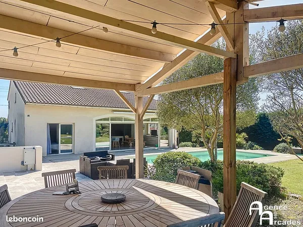 Propriété 8 pièces 223 m²