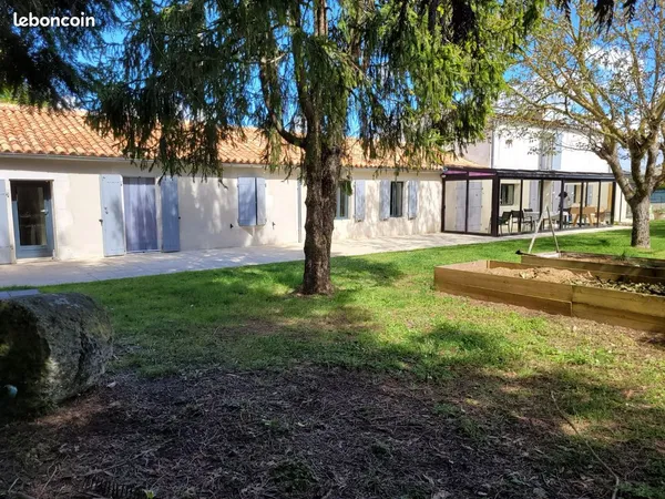 Longère rénovée 180 m² - 5 chambres - terrain 1400 m² - Dompierre-sur-Mer (Belle-Croix) + dépendance