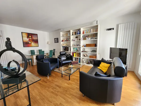PUTEAUX: APPARTEMENT de 3 pièces avec balcon, cave
