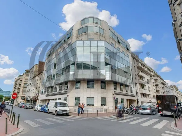 Bureaux 301 m²