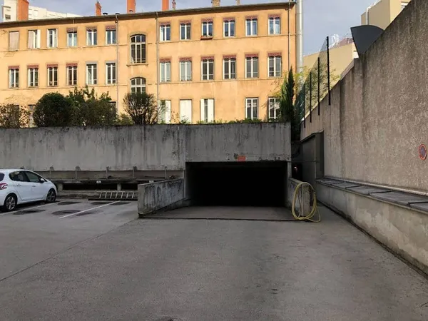 Stationnement Location Villeurbanne 60€