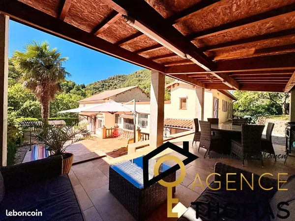Propriété 5 pièces 197 m²