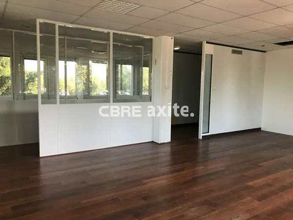 Local professionnel 737 m²