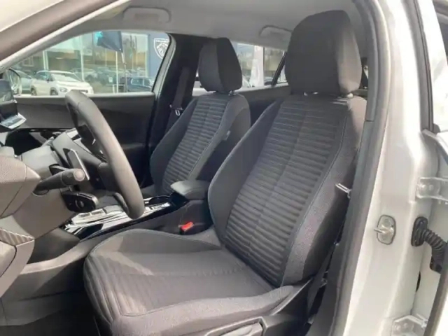 Peugeot 2008 1.2 puretech 130ch s&amp;s style eat8 — photo 8