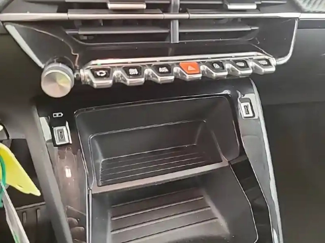 Peugeot 208 puretech 75 s&amp;s bvm5 — photo 21