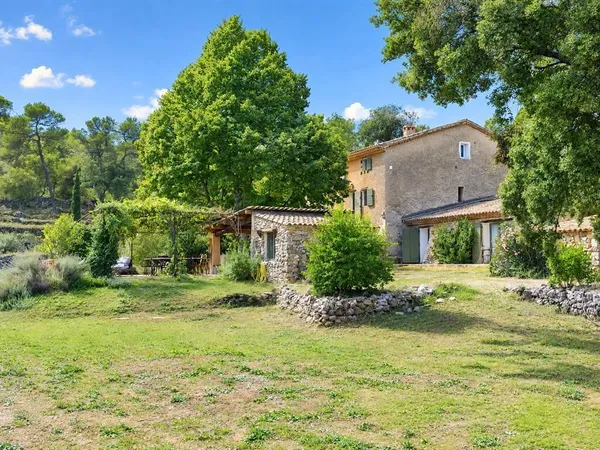 Cotignac, propriété de caractère au coeur des vignes