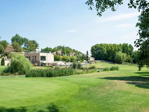A vendre - Hôtel 5 étoiles avec infrastructures de luxe -Haute Provence
