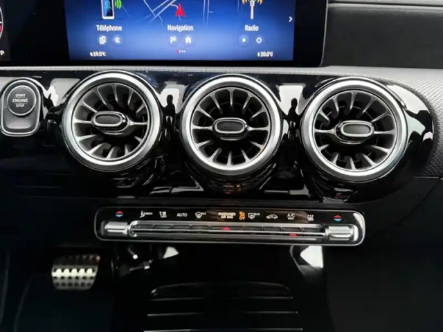 Mercedes Cla coupé 250 e hybrid eq amg line — photo 13