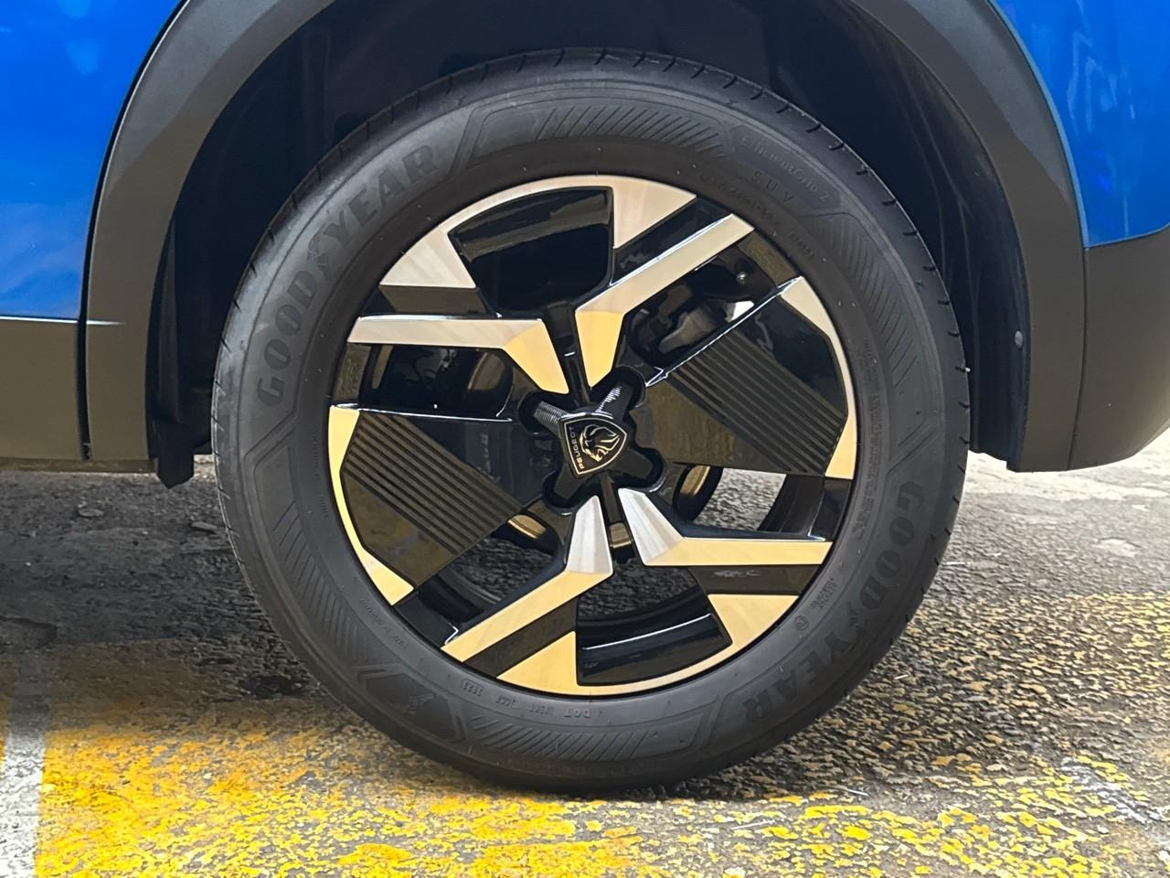 Peugeot 2008 1.2 puretech 130ch s&s allure eat8 — photo 11
