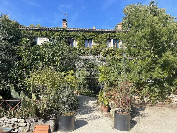Demeure 14 pièces 900 m²