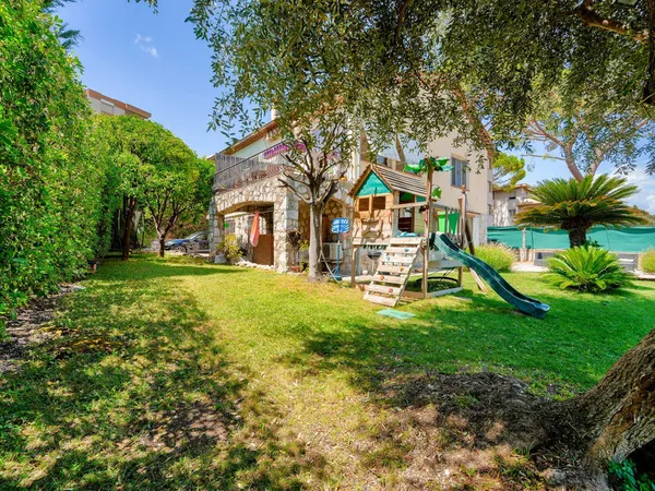 Rare à Cimiez : maison 170 m² sur 749 m² de terrain avec vue mer et extension possible