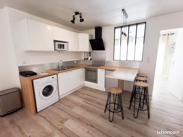 Appartement T2 avec grande terrasse privative et balcon en hyper centre, 35m², meublé