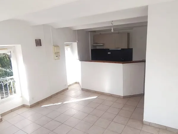 T3 60m2 Quartier Rieu proche pist oasis cour, parking, garage et cave au calme