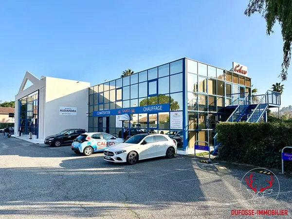 BUREAUX 304 m² ? PROXIMITÉ AXES AUTOROUTIERS & CENTRE-VILLE ? 10 PARKINGS
